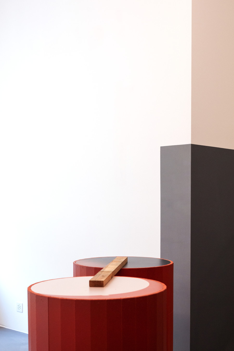 Manfred Pernice: Choccolé, Mai 36 Galerie, Installation view, 2022, Photo credits: Aramis Navarro