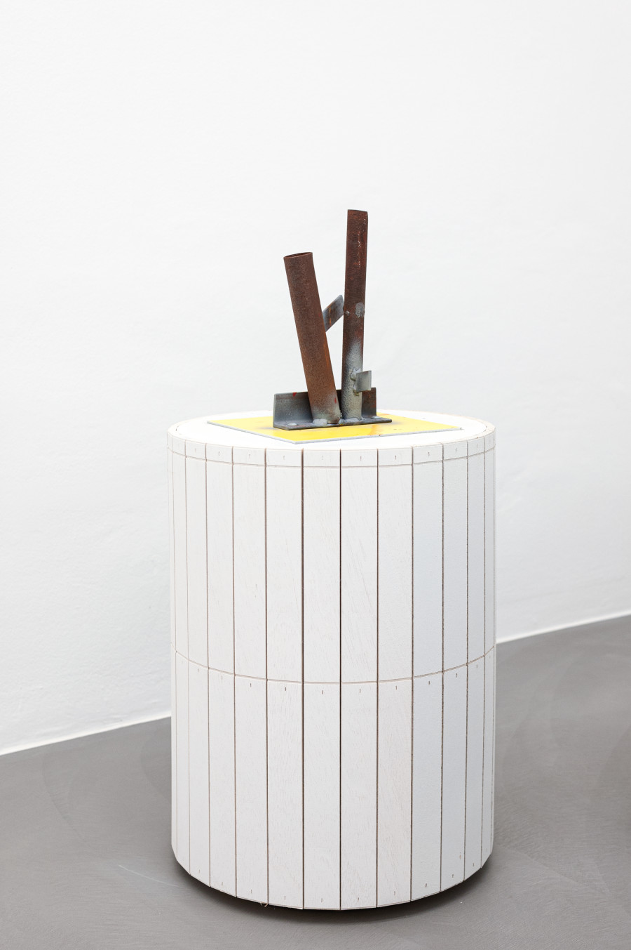 Manfred Pernice: Choccolé, Mai 36 Galerie, Installation view, 2022, Photo credits: Aramis Navarro