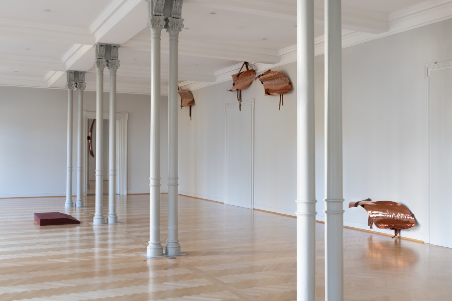 Marie Lund, The Falling, Installationsansicht Kunstmuseum St.Gallen, Foto: Sebastian Stadler