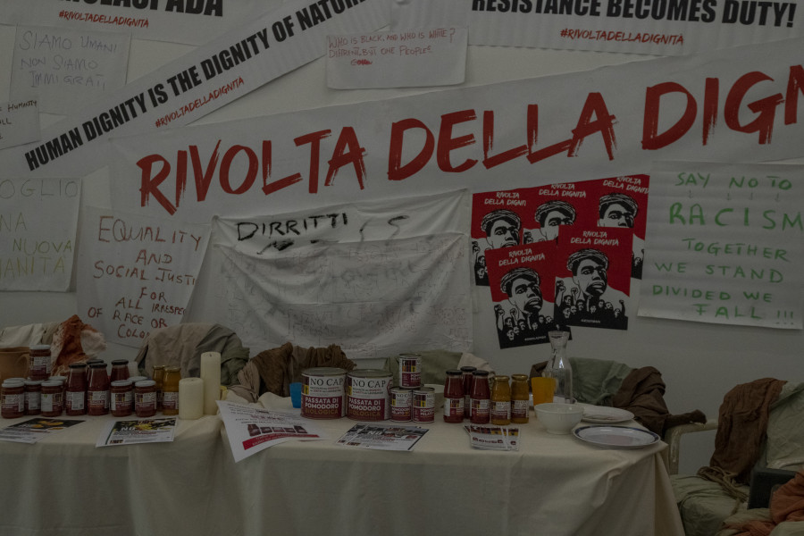 Milo Rau, Das letzte Abendmahl, 2022, installation modeled after the film Das Neue Evangelium, 2019/20. Photo: Kunst Halle Sankt Gallen, Sebastian Schaub.