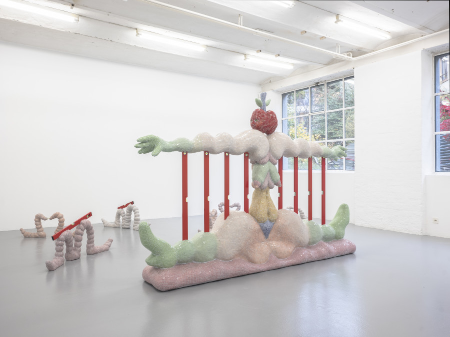 Zsófia Keresztes, Fence, 2022, Soft Alliance I-VI, Installation view, CAN Centre d’Art Neuchâtel, Photo: S. Verdon