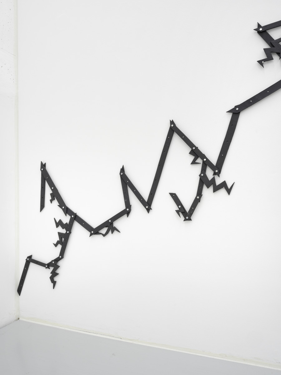 Giovanna Belossi, Folgorato, 2022, (detail) ceramics, brass fastener, variable dimensions, All Stars, Lausanne — Picture © Julien Gremaud