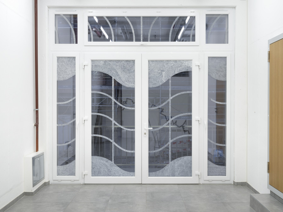 Giovanna Belossi, Porte-fenêtre (entrée en matière), 2022, removable water-based painting, All Stars, Lausanne — Picture © Julien Gremaud