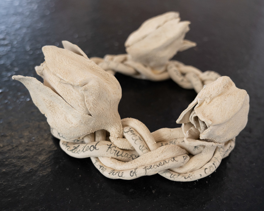 Ayla Dymterko, Vestige Vinok IV, with poppies, 2022. Stoneware ceramic with charcoal glaze. 10 x 26 x 23 cm. Unique. Photographer: Marcel Scheible. Courtesy of the artist and VITRINE London/Basel