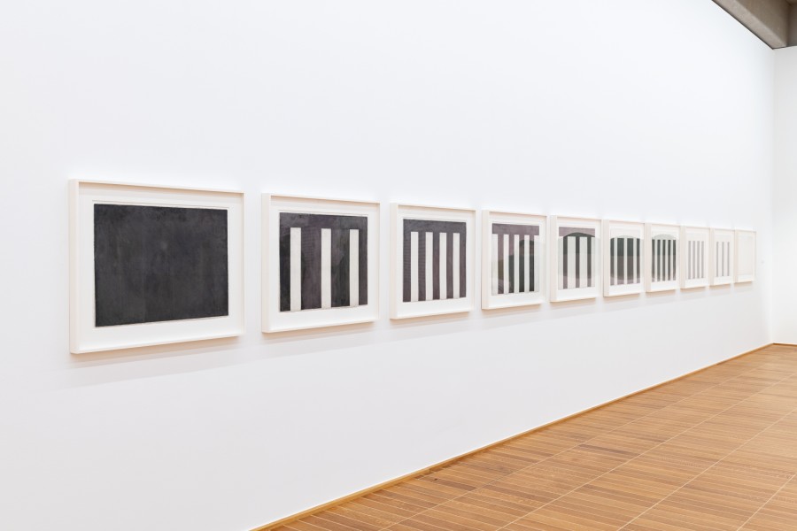 Brice Marden, Werke aus der Serie "Post and Lintel", 1984/2019, Wax and graphite on Arches Aquarelle Torchon paper. Credit: Collection of Brice Marden, © 2022, Pro Litteris, Zurich, Foto: Jonas Hänggi