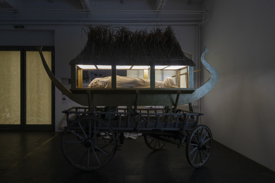 Milo Rau, St.Galler Erklärung zur Rückführung der Schepenese Mumie, 2022. Photo: Kunst Halle Sankt Gallen, Sebastian Schaub.