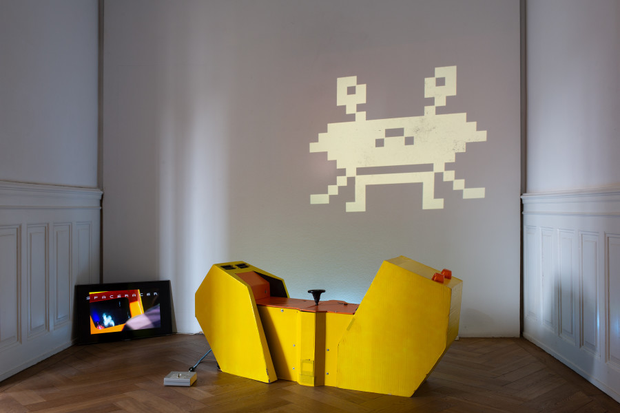 Mobileskino, Game Arcade: Racer, 2005, Ausstellungsansicht Kunsthaus Langenthal, Foto: Martina Flury Witschi, Courtesy of the Artist.