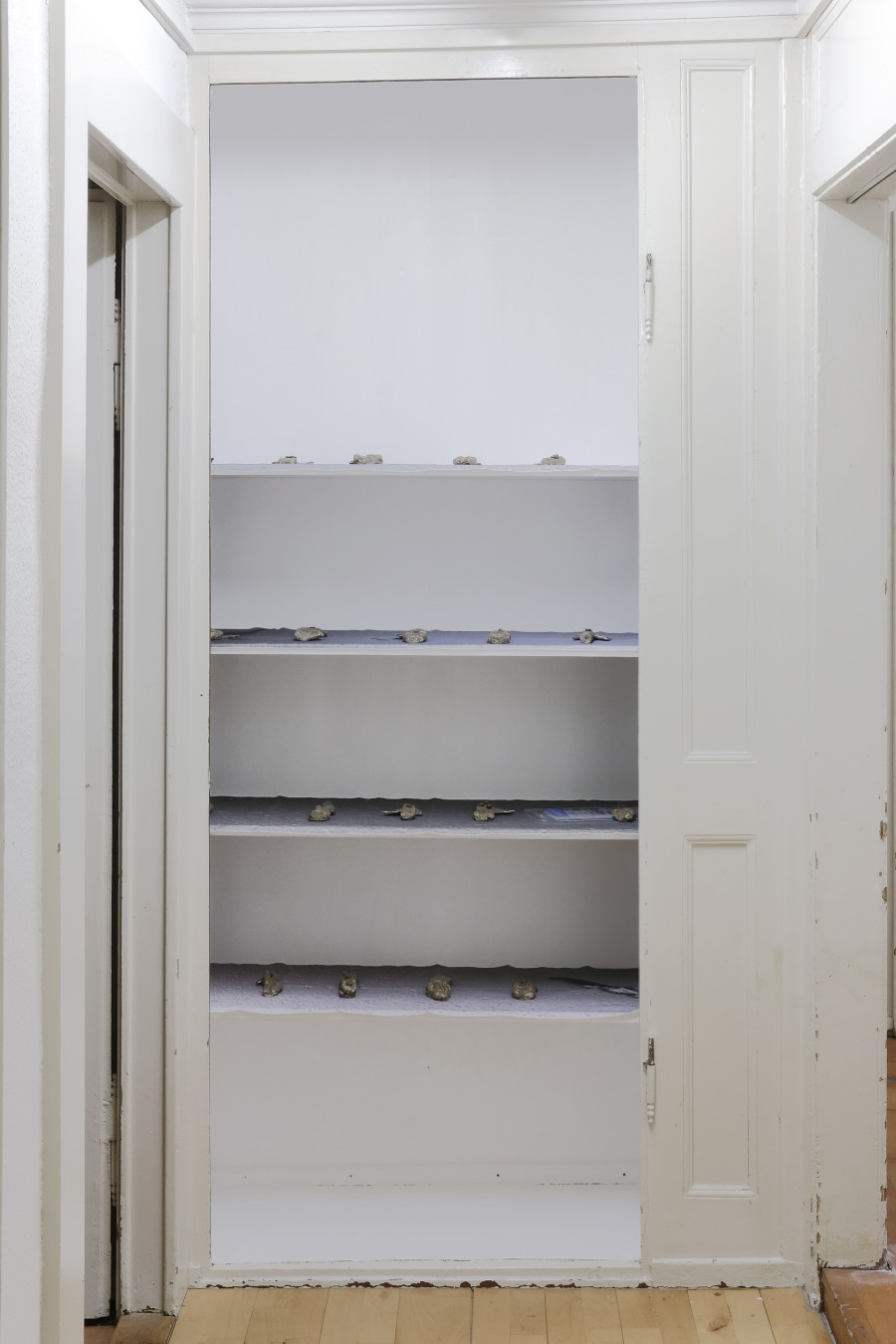 Hadas Auerbach, installation view at CAN - Centre d'Art de Neuchâtel. Photography: Sebastian Verdon/ all images copyright and courtesy of the artists, CAN Centre d’art Neuchâtel, Sans titre (2016).