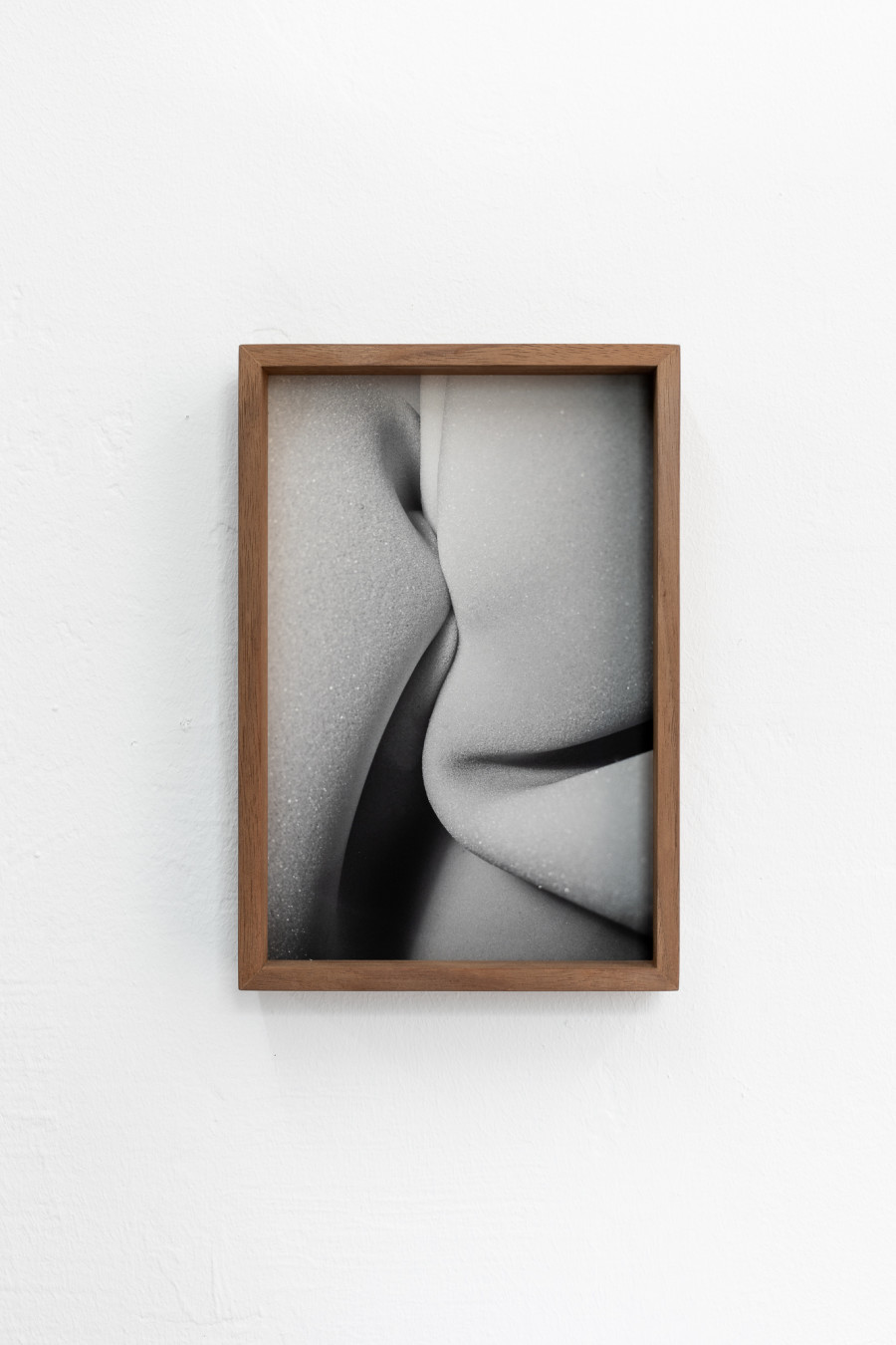 Martín Soto Climént, Marea de espuma, 2015, piezography on Hahnemühle Photo Rag Ultra Smooth 100% Cotton paper and walnut wood, 31.5 x 21.5 x 6 cm. Photo: Kilian Bannwart
