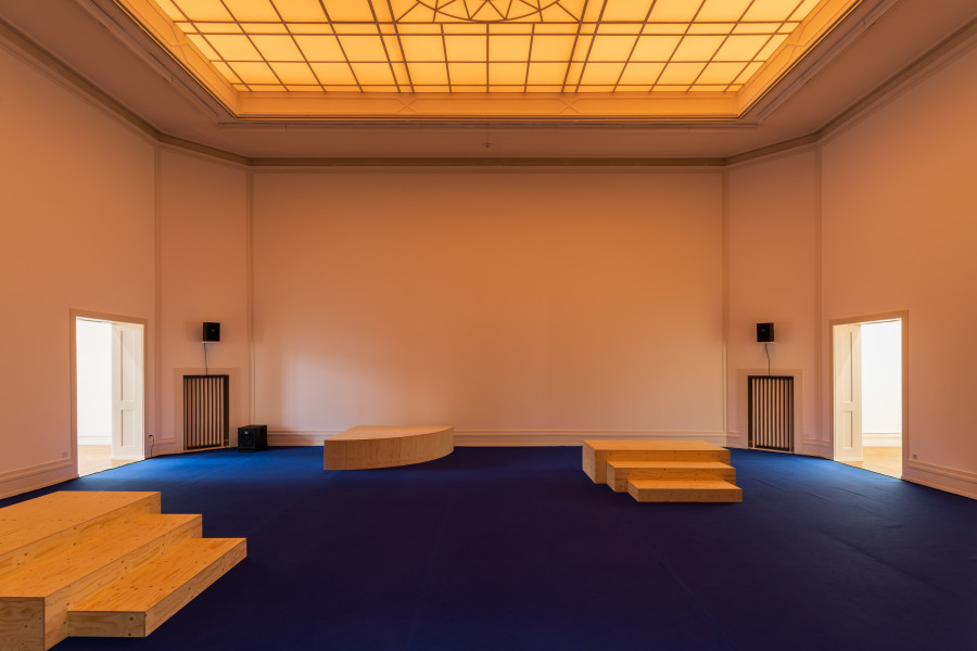 Exhibition view, Simnikiwe Buhlungu, *dissonated underings [hic!], after-happenings and khuayarings (sithi “ahhhh!”), Kunsthalle Bern, 2022 Photo: Gunnar Meier