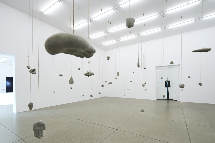 Installationsansicht Art as Connection 23.10.2021 – 9.1.2022, Aargauer Kunsthaus, Aarau. Foto: Dominic Büttner, Zürich