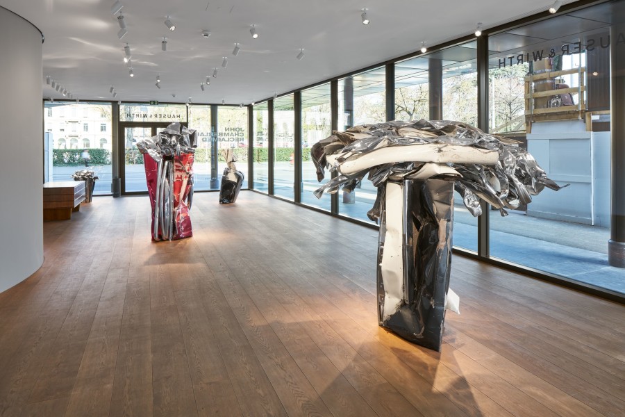 Installation view, ‘John Chamberlain. Reclaimed’ at Hauser & Wirth Zurich, Bahnhofstrasse 1, until 21 May 2022 © 2022 Fairweather & Fairweather LTD / Artists Rights Society (ARS), New York. Courtesy the John Chamberlain Estate and Hauser & Wirth. Photo: Jon Etter