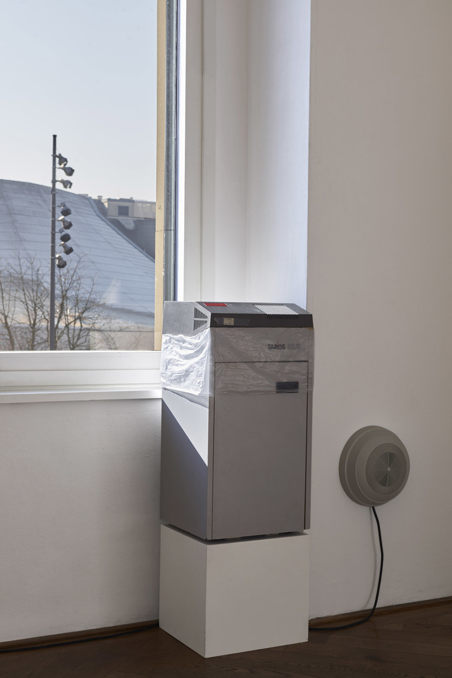 Iris Touliatou, Gift, Kunsthalle Basel, 2023, exhibition view, photo: Philipp Hänger / Kunsthalle Basel