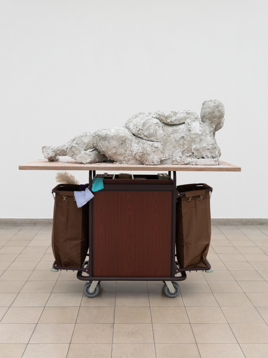 Nicole Wermers, Reclining Female #3, 2022, exhibition view, Kunsthaus Glarus, 2022. Courtesy the artist; Herald St, London; Tanya Bonakdar Gallery, New York; and Produzentengalerie, Hamburg. Photo: Gunnar Meier