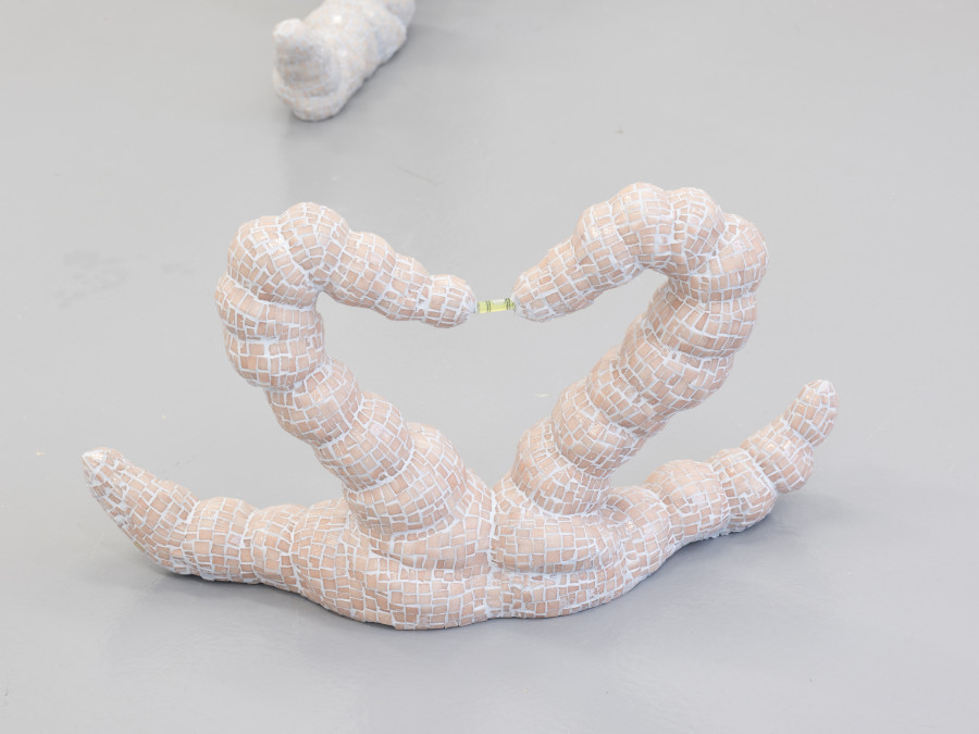 Zsófia Keresztes, Fence, 2022, Soft Alliance I-VI, Installation view, CAN Centre d’Art Neuchâtel, Photo: S. Verdon