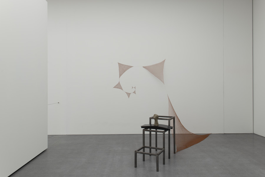 Saalansicht «Venedigsche Sterne», Marisa Merz, Senza Titolo, 1993