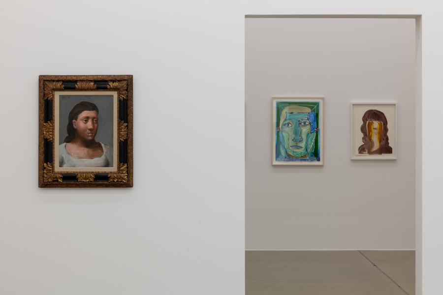 Installationsansicht Köpfe, Küsse, Kämpfe. Nicole Eisenman und die Modernen, 29.1. – 24.4.2022, Aargauer Kunsthaus, Aarau. Foto: ullmann.photography