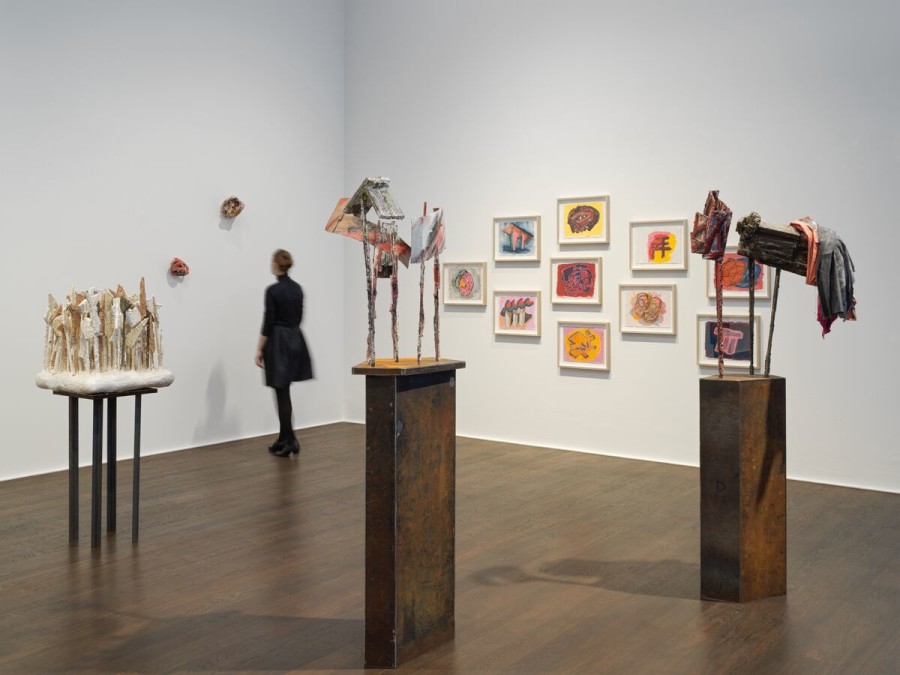 Phyllida Barlow ‘small worlds,’ Hauser & Wirth Zürich, 2021. Phyllida Barlow © Phyllida Barlow. Photo: Stefan Altenburger Photography Zürich