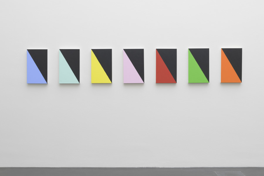 Ramon Hungerbühler, Polke befahl: Male schwarze Ecken (1–7), 2022, Foto: Marc Latzel, Courtesy of the artist