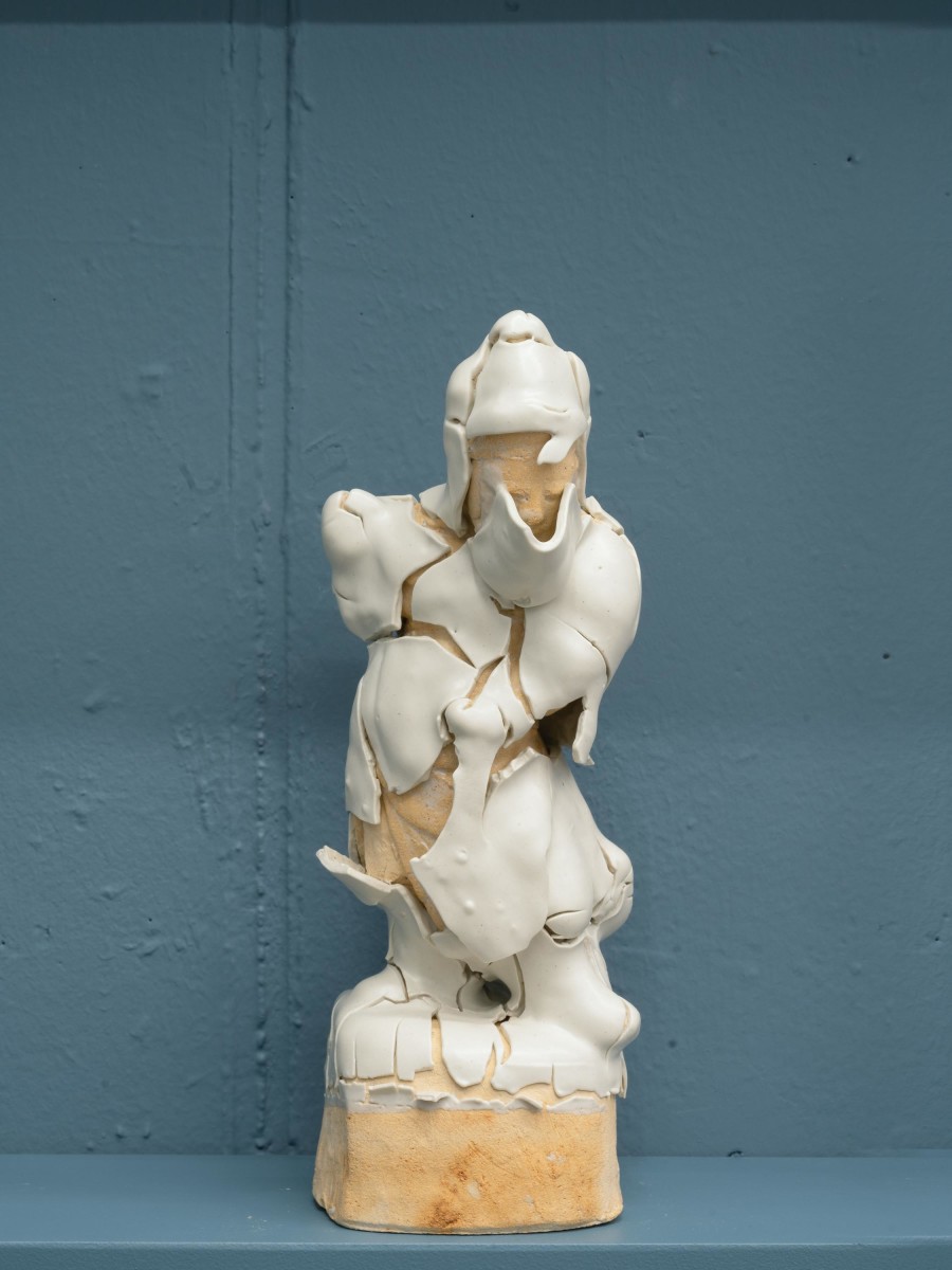 Christian Gonzenbach, Chinese Warrior, 2021, earthenware coated stoneware, 28 x 10 x 10 cm, Galerie Heinzer Reszler, 2021-2022. Courtesy of the artist and Heinzer Reszler gallery.