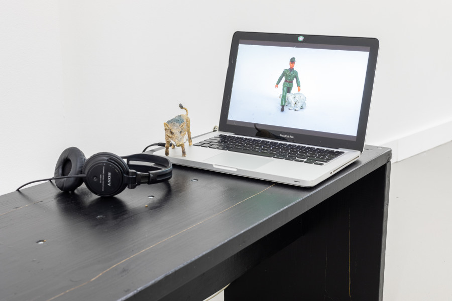 Exhibition view, VON DEN DINGEN, Kunsthalle Luzern, 2022. Photo credit: Kilian Bannwart