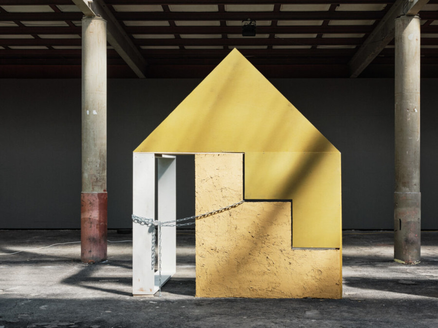 Patricia Bucher «as thick as thieves (Jede Wand ist eine Tür)» | Ausstellungsansicht 2021 | Foto: Ladina Bischof