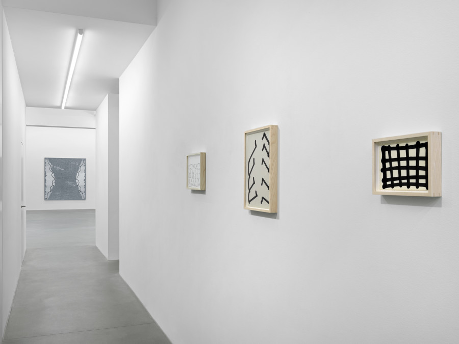 Installation view, Amy Feldman, Goodnight Light, Galerie Eva Presenhuber, Waldmannstrasse, Zurich, 2022 © Amy Feldman Courtesy the artist and Galerie Eva Presenhuber Photo: Stefan Altenburger Photography, Zürich