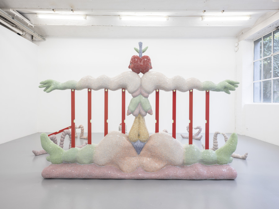 Zsófia Keresztes, Fence, 2022, Soft Alliance I-VI, Installation view, CAN Centre d’Art Neuchâtel, Photo: S. Verdon