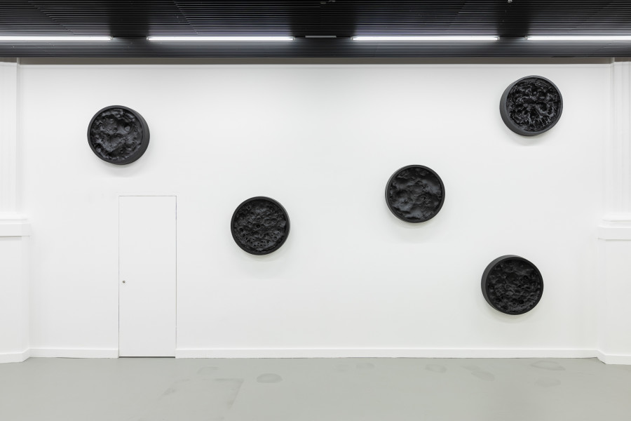 Exhibition view, VON DEN DINGEN, Kunsthalle Luzern, 2022. Photo credit: Kilian Bannwart