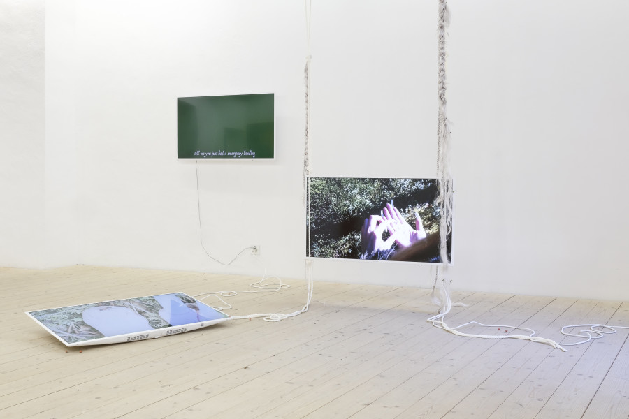 Maya Hottarek, Tell me you just had an emergency landing without telling me you just had an emercency landing, 2021. Vue de l'exposition it won’t be silence, CAN Centre d’art Neuchâtel Photo: Sebastian Verdon