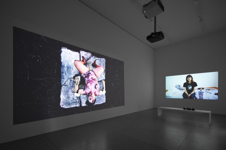 Installationsansicht Art as Connection 23.10.2021 – 9.1.2022, Aargauer Kunsthaus, Aarau. Foto: Dominic Büttner, Zürich