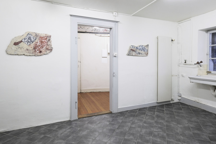 Zuzanna Czebatul, installation view at CAN - Centre d'Art de Neuchâtel. Photography: Sebastian Verdon/ all images copyright and courtesy of the artists, CAN Centre d’art Neuchâtel, Sans titre (2016).