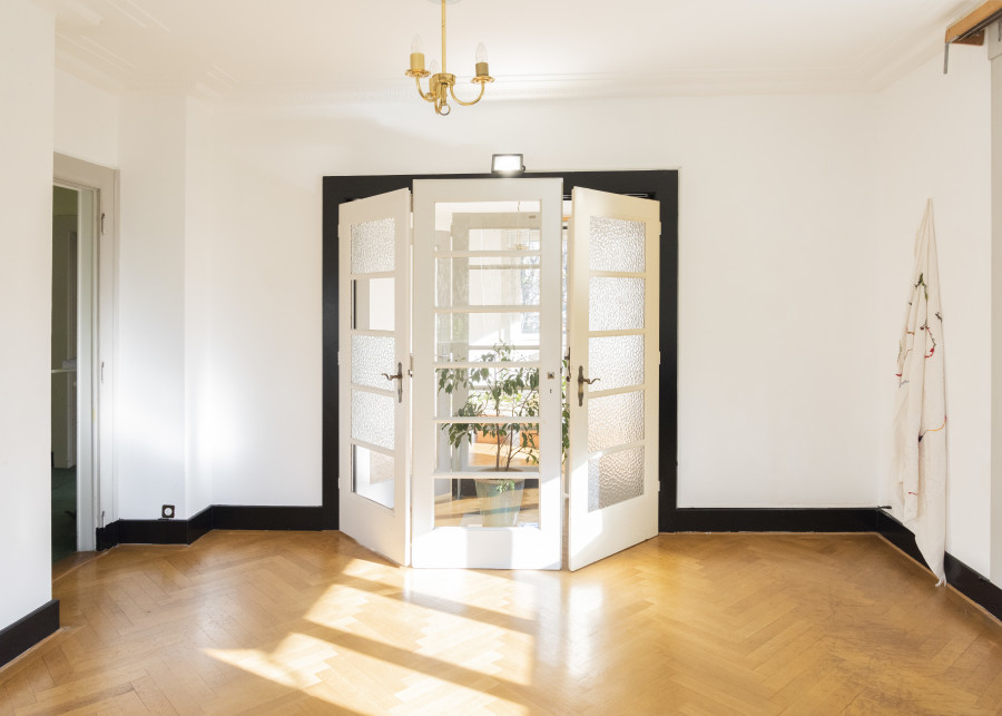 Zahra Hakim: J'ai vu une femme qui battait la lumière dans un mortier, Exhibition view, 2023, Cherish, Photo: Remy Ugarte Vallejos