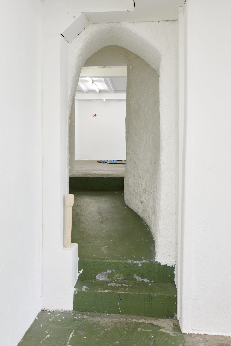 Exhibition view « My bedroom floor is on fire » at WallStreet, Fribourg, 2022 / Photo: Guillaume Python / Courtesy: the artist and WallStreet