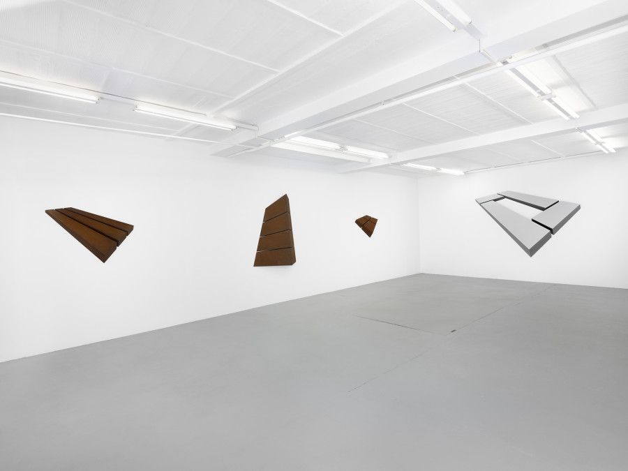 Wolfram Ullrich, Installation view, 2022, galerie lange + pult Auvernier, Photos: Julien Gremaud.
